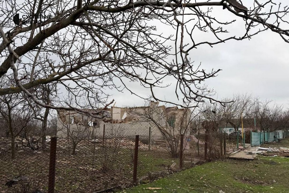 «Віталя ще сидів над сином, так плакав, так плакав…» - сусідка вбитого на Дніпропетровщині 12 -річного хлопчика розповіла про смертельний удар