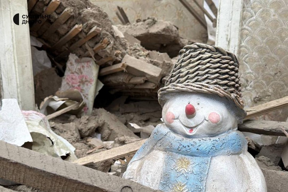 «Віталя ще сидів над сином, так плакав, так плакав…» - сусідка вбитого на Дніпропетровщині 12 -річного хлопчика розповіла про смертельний удар