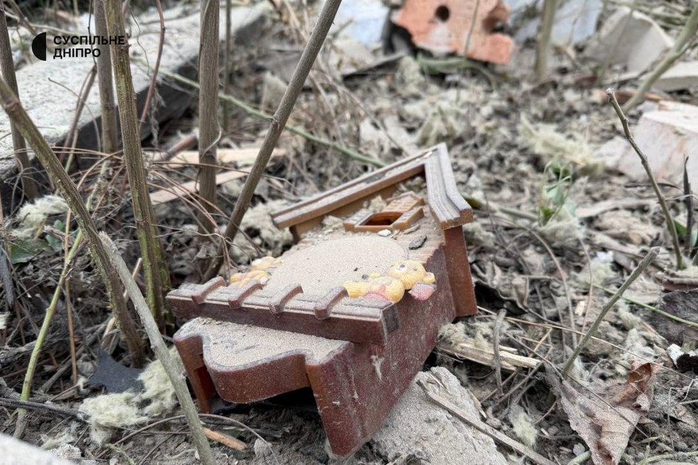 «Віталя ще сидів над сином, так плакав, так плакав…» - сусідка вбитого на Дніпропетровщині 12 -річного хлопчика розповіла про смертельний удар