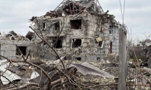 Вранці ворог вдарив ракетою по Дніпровському району: є постраждалі і руйнування