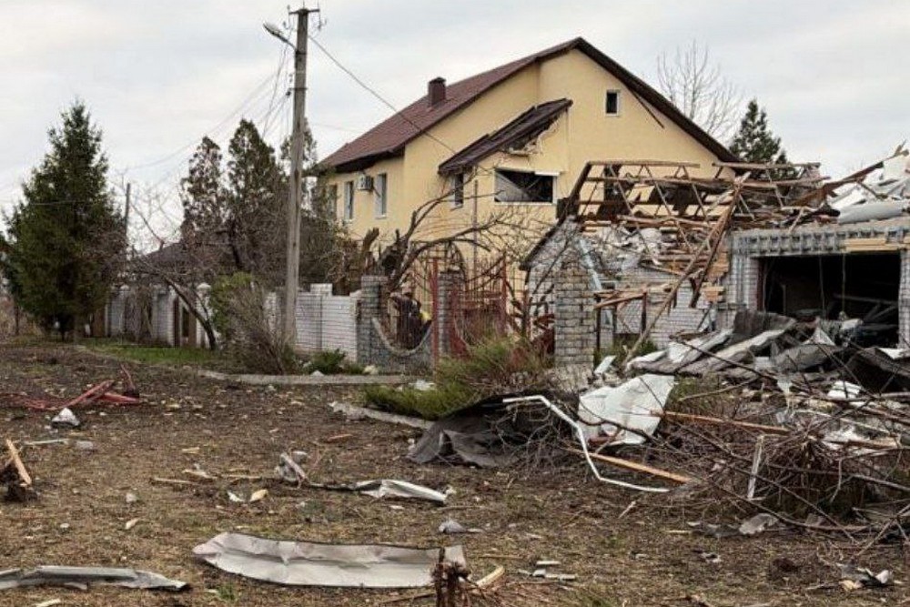 Ворог вдарив ракетою по Дніпровському району: які наслідки Ворог вдарив ракетою по Дніпровському району: які наслідки
