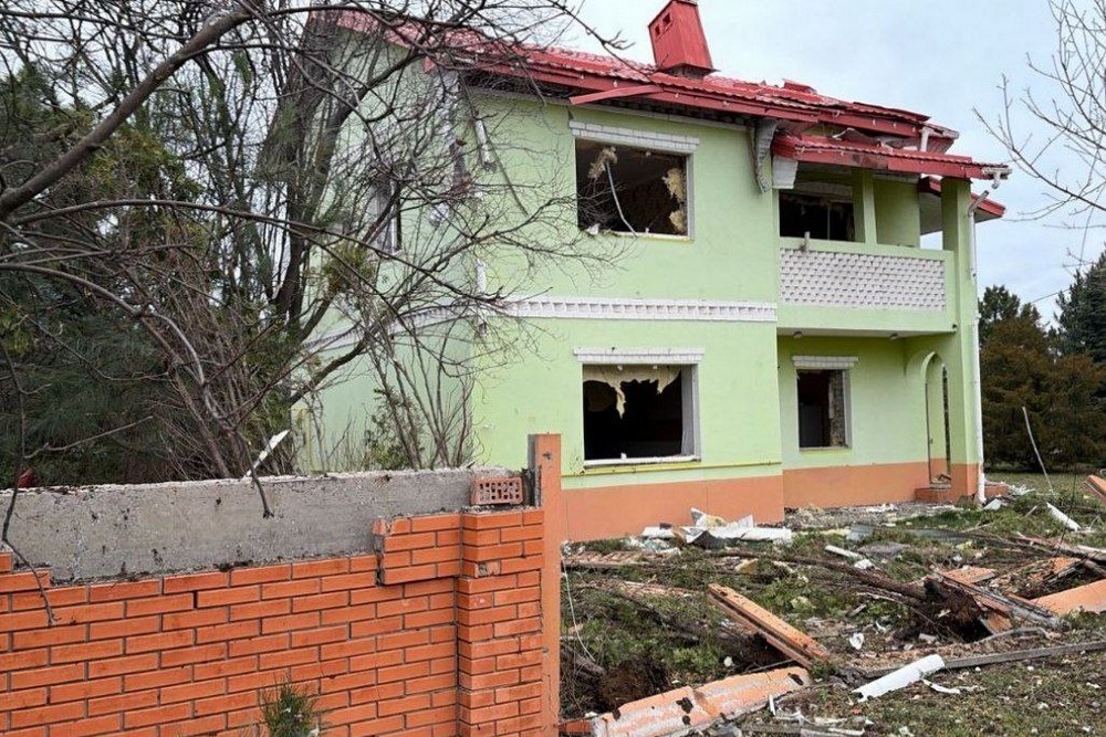 Ворог вдарив ракетою по Дніпровському району: які наслідки Ворог вдарив ракетою по Дніпровському району: які наслідки