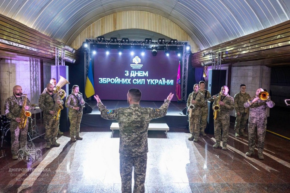 Керівник ДніпроОВА сьогодні привітав оборонців зі святом і вручив нагороди (фото)