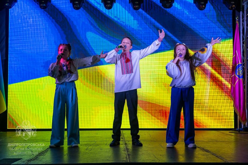 Керівник ДніпроОВА сьогодні привітав оборонців зі святом і вручив нагороди (фото)