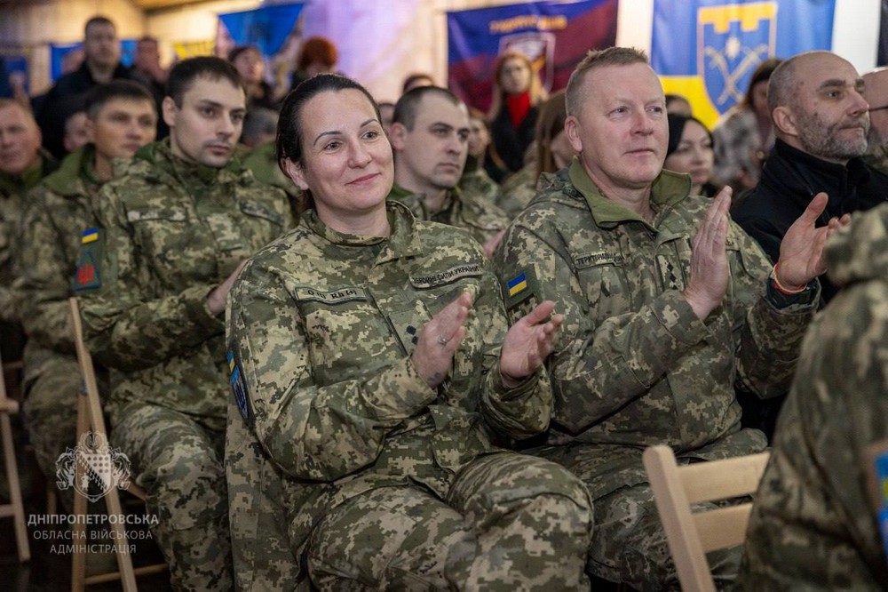 Керівник ДніпроОВА сьогодні привітав оборонців зі святом і вручив нагороди (фото)