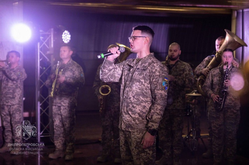 Керівник ДніпроОВА сьогодні привітав оборонців зі святом і вручив нагороди (фото)