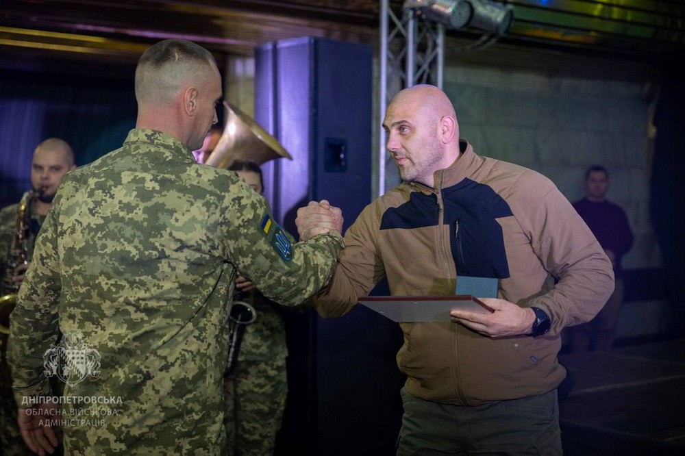Керівник ДніпроОВА сьогодні привітав оборонців зі святом і вручив нагороди (фото)