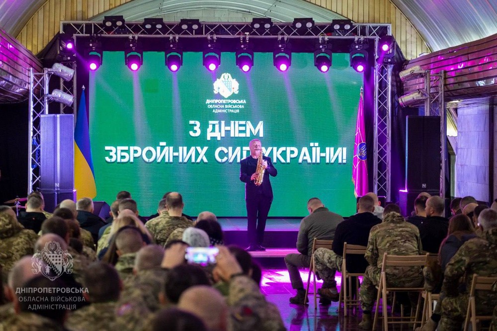 Керівник ДніпроОВА сьогодні привітав оборонців зі святом і вручив нагороди (фото)