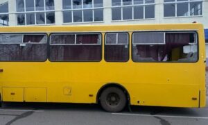 У Нікополі побито автобусні зупинки і маршрутку, гімназію, торгівельні павільйони, під ударом був і район, а також Криворіжжя (фото)