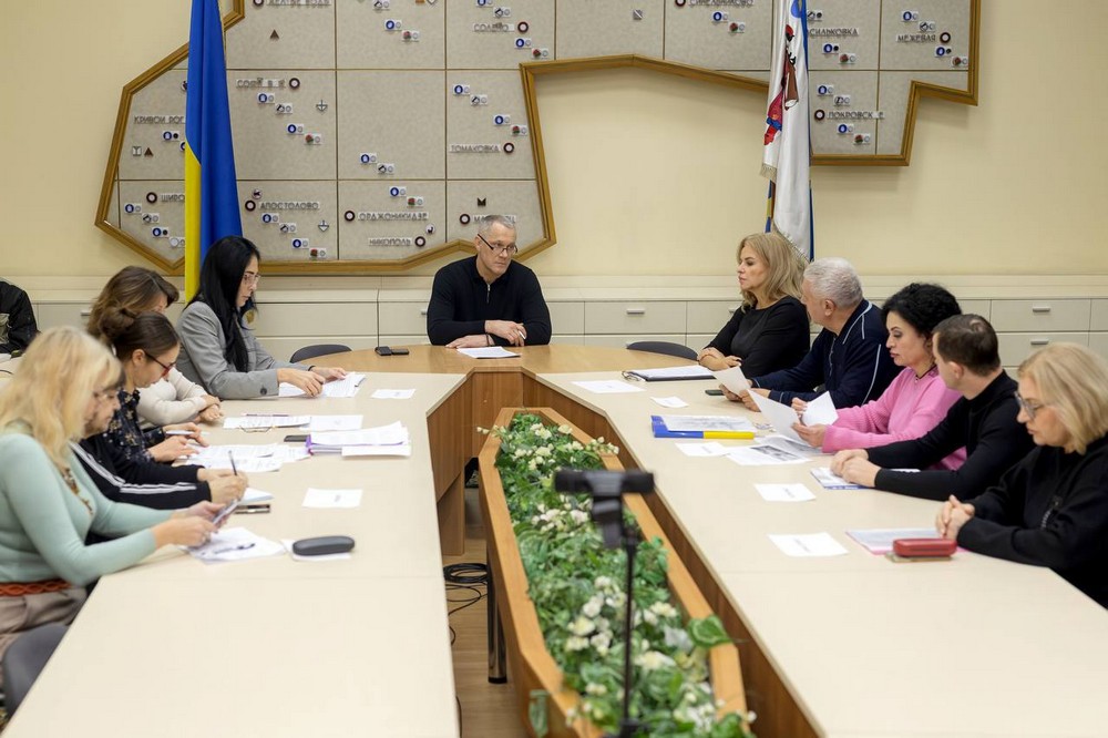 На Дніпропетровщині запровадять нову програму з утвердження української національної та громадянської ідентичності 1 На Дніпропетровщині запровадять нову програму з утвердження української національної та громадянської ідентичності