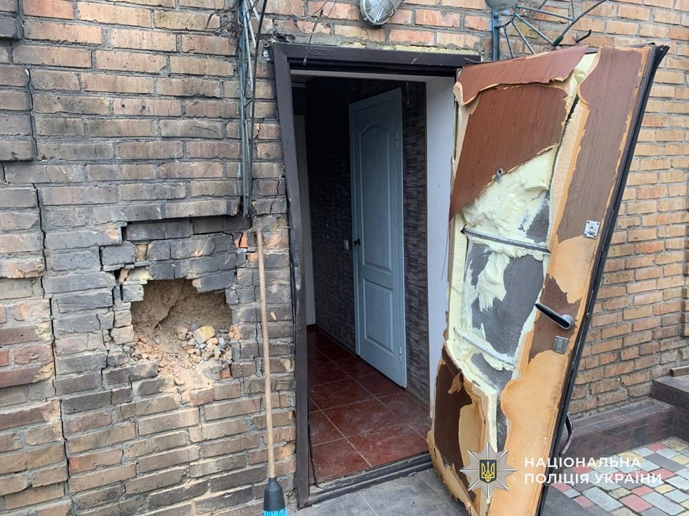 Двоє поранених, побиті інфраструктура і будинки на Нікопольщині, під обстрілами Криворіжжя і Павлоградщина – поліція про наслідки ворожих атак