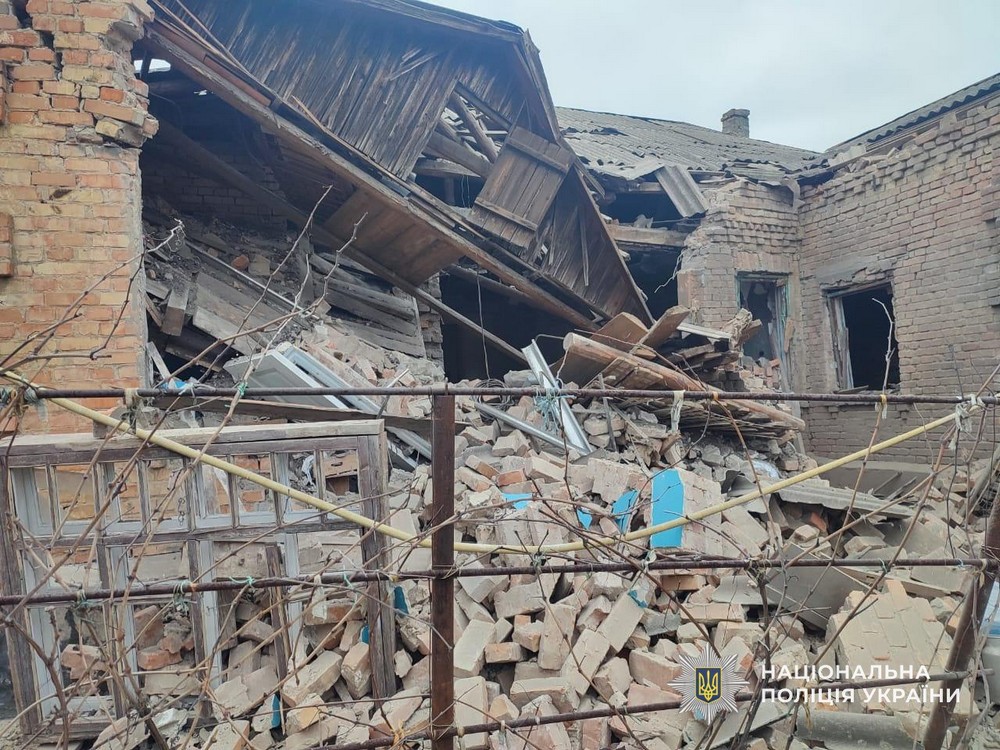 Двоє поранених, побиті інфраструктура і будинки на Нікопольщині, під обстрілами Криворіжжя і Павлоградщина – поліція про наслідки ворожих атак