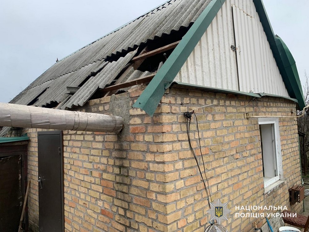 Двоє поранених, побиті інфраструктура і будинки на Нікопольщині, під обстрілами Криворіжжя і Павлоградщина – поліція про наслідки ворожих атак