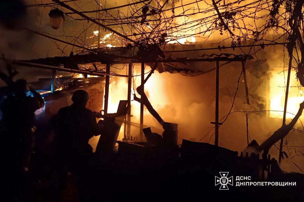 Загиблий і поранені на Криворіжжі і Нікопольщині: у ДСНС розповіли про наслідки ворожих атак 1 Загиблий і поранені на Криворіжжі і Нікопольщині: у ДСНС розповіли про наслідки ворожих атак