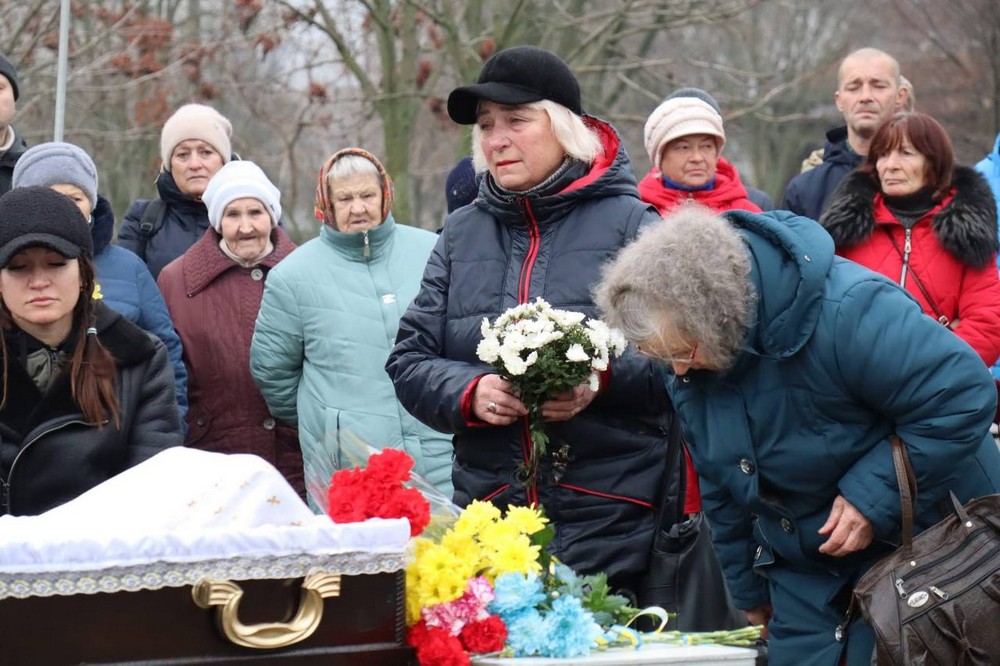 Другий день поспіль над містом «Плине кача»… На Нікопольщині сьогодні провели в останню путь Героя (фото) Другий день поспіль над містом «Плине кача»… На Нікопольщині сьогодні провели в останню путь Героя (фото)