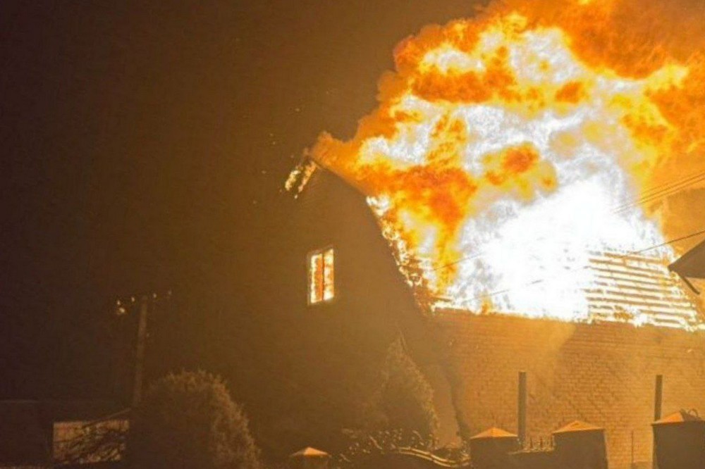 Вбитий і 4 поранених у Павлограді, у Нікополі побито будинки і авто, на Синельниківщині виникла пожежа – важка ніч на Дніпропетровщині 12 грудня Вбитий і 4 поранених у Павлограді, у Нікополі побито будинки і авто, на Синельниківщині виникла пожежа – важка ніч на Дніпропетровщині 12 грудня