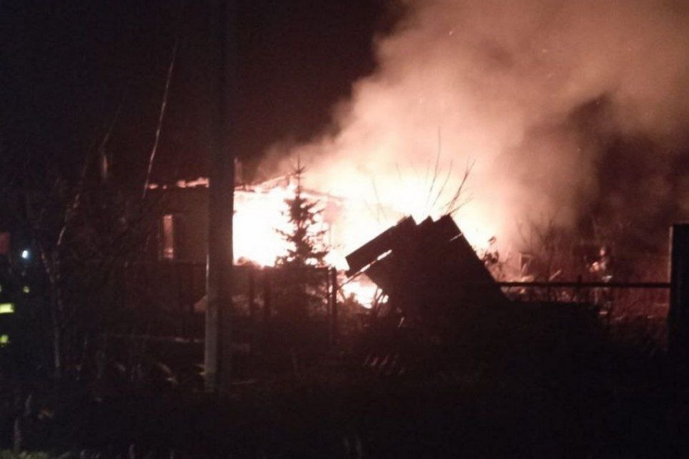 Вбитий і 4 поранених у Павлограді, у Нікополі побито будинки і авто, на Синельниківщині виникла пожежа – важка ніч на Дніпропетровщині 12 грудня Вбитий і 4 поранених у Павлограді, у Нікополі побито будинки і авто, на Синельниківщині виникла пожежа – важка ніч на Дніпропетровщині 12 грудня