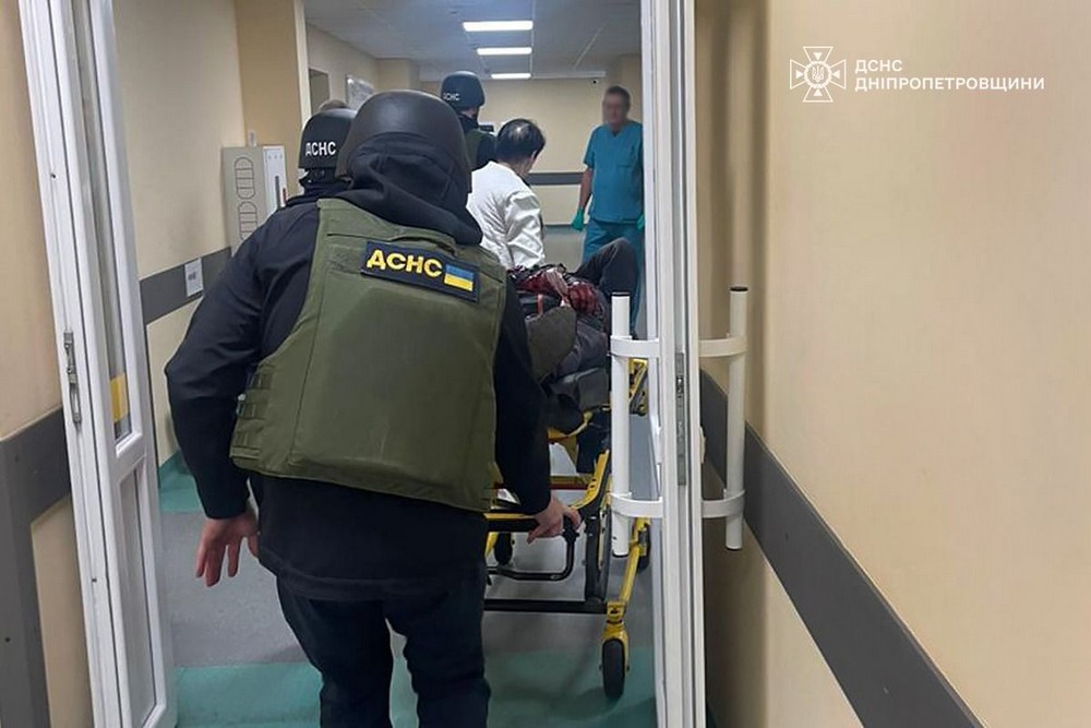 У Нікополі дрон влучив у мікроавтобус, виникла пожежа, двоє поранених – ДСНС (фото) У Нікополі дрон влучив у мікроавтобус, виникла пожежа, двоє поранених – ДСНС (фото)