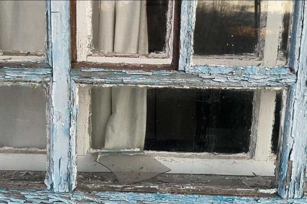 Поранено хлопця, побито АЗС, сталася пожежа: у Нікополі і районі не вщухали обстріли протягом дня (фото) Поранено хлопця, побито АЗС, сталася пожежа: у Нікополі і районі не вщухали обстріли протягом дня (фото)