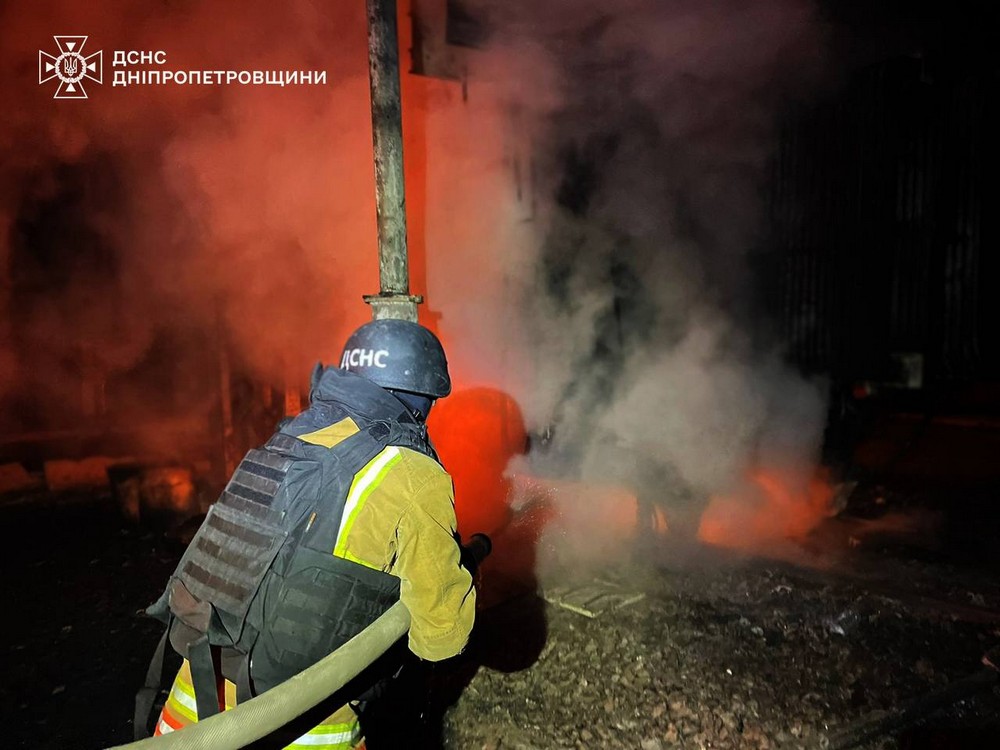 Внаслідок ворожої атаки пошкоджено вокзал на Дніпропетровщині. Серед поранених – рятувальник. Затримуються потяги. Внаслідок ворожої атаки пошкоджено вокзал на Дніпропетровщині. Серед поранених – рятувальник. Затримуються потяги.