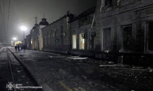 Пошкоджено вокзал на Дніпропетровщині, серед поранених рятувальник  (фото)