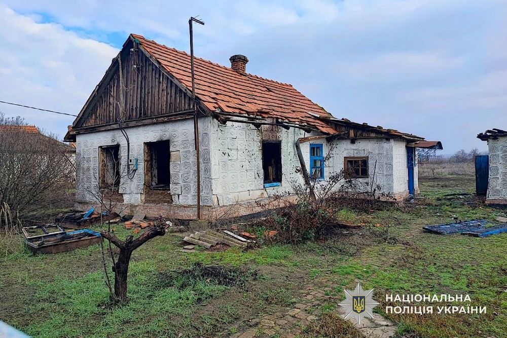 На Нікопольщині поранено цілу родину, на Синельниківщині постраждали рятувальник і цивільний – поліція про наслідки ворожих атак На Нікопольщині поранено цілу родину, на Синельниківщині постраждали рятувальник і цивільний – поліція про наслідки ворожих атак