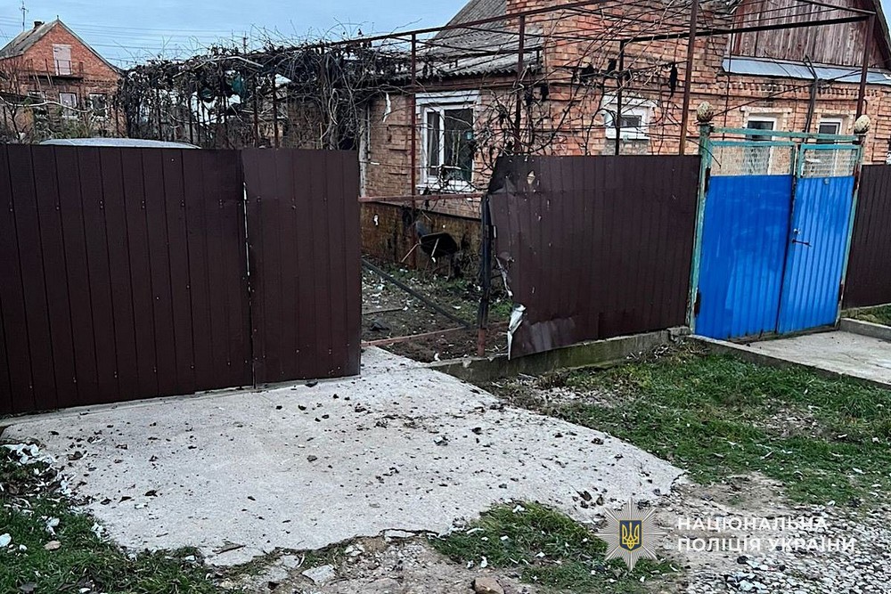 На Нікопольщині поранено цілу родину, на Синельниківщині постраждали рятувальник і цивільний – поліція про наслідки ворожих атак На Нікопольщині поранено цілу родину, на Синельниківщині постраждали рятувальник і цивільний – поліція про наслідки ворожих атак