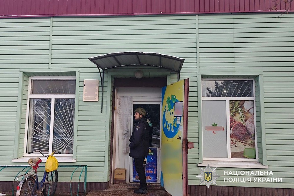 Перебував на подвір’ї, коли поруч прилетів снаряд: про смертельний обстріл Нікопольщини і атаки на ще три райони області розповіли у поліції Перебував на подвір’ї, коли поруч прилетів снаряд: про смертельний обстріл Нікопольщини і атаки на ще три райони області розповіли у поліції