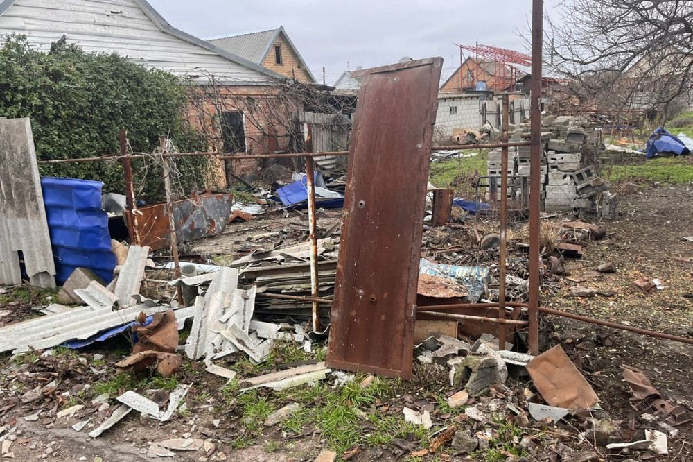 Стало відомо про загибель жінки у Нікополі, поранено чоловіка, під обстрілами були також район і Криворіжжя, побито дитсадок, будинки (фото) Стало відомо про загибель жінки у Нікополі, поранено чоловіка, під обстрілами були також район і Криворіжжя, побито дитсадок, будинки (фото)