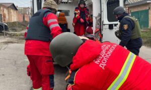 Стало відомо про загибель жінки у Нікополі, поранено чоловіка, під обстрілами були також район і Криворіжжя, побито дитсадок, будинки (фото)