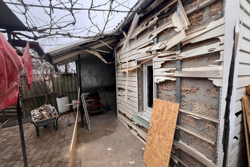 Стало відомо про загибель жінки у Нікополі, поранено чоловіка, під обстрілами були також район і Криворіжжя, побито дитсадок, будинки (фото) Стало відомо про загибель жінки у Нікополі, поранено чоловіка, під обстрілами були також район і Криворіжжя, побито дитсадок, будинки (фото)