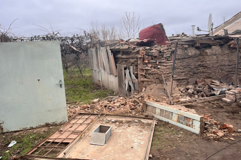 Стало відомо про загибель жінки у Нікополі, поранено чоловіка, під обстрілами були також район і Криворіжжя, побито дитсадок, будинки (фото) Стало відомо про загибель жінки у Нікополі, поранено чоловіка, під обстрілами були також район і Криворіжжя, побито дитсадок, будинки (фото)