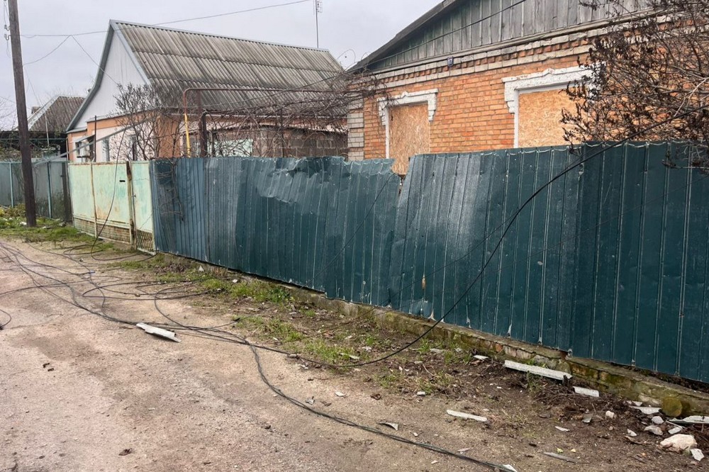 Стало відомо про загибель жінки у Нікополі, поранено чоловіка, під обстрілами були також район і Криворіжжя, побито дитсадок, будинки (фото) Стало відомо про загибель жінки у Нікополі, поранено чоловіка, під обстрілами були також район і Криворіжжя, побито дитсадок, будинки (фото)