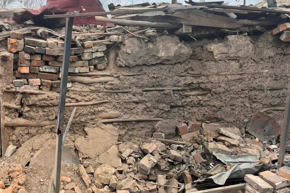 Стало відомо про загибель жінки у Нікополі, поранено чоловіка, під обстрілами були також район і Криворіжжя, побито дитсадок, будинки (фото) Стало відомо про загибель жінки у Нікополі, поранено чоловіка, під обстрілами були також район і Криворіжжя, побито дитсадок, будинки (фото)