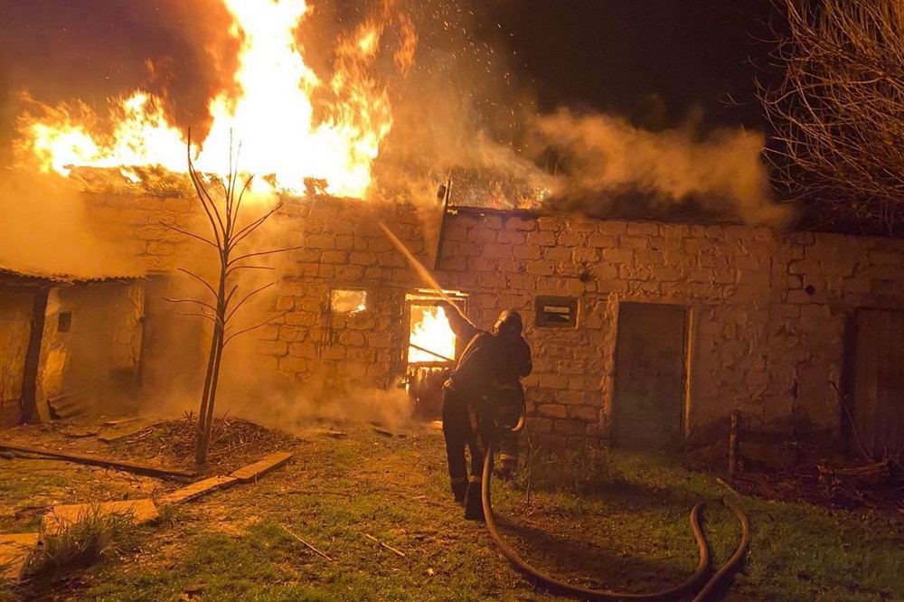 Ворог накрив Нікопольщину «Градом», у Кривому Розі четверо поранених внаслідок атаки «Шахедами» (фото) 1 Ворог накрив Нікопольщину «Градом», у Кривому Розі четверо поранених внаслідок атаки «Шахедами» (фото)