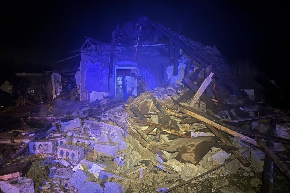 Ворог накрив Нікопольщину «Градами», у Кривому Розі четверо поранених внаслідок атаки «Шахедами» (фото) Ворог накрив Нікопольщину «Градами», у Кривому Розі четверо поранених внаслідок атаки «Шахедами» (фото)