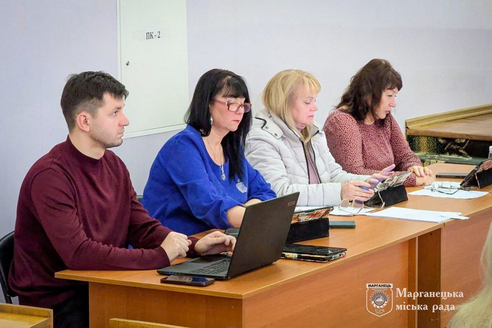 Сьогодні, 18 грудня, відбулася чергова 59-та сесія міської ради. На ній прийнято бюджет Марганця на 2026 рік, вшановано пам’ять полеглих Героїв, виділено допомогу ЗСУ, заслухано виступ представника ТЦК тощо. Сьогодні, 18 грудня, відбулася чергова 59-та сесія міської ради. На ній прийнято бюджет Марганця на 2026 рік, вшановано пам’ять полеглих Героїв, виділено допомогу ЗСУ, заслухано виступ представника ТЦК тощо.