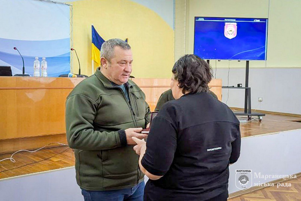 Сьогодні, 18 грудня, відбулася чергова 59-та сесія міської ради. На ній прийнято бюджет Марганця на 2026 рік, вшановано пам’ять полеглих Героїв, виділено допомогу ЗСУ, заслухано виступ представника ТЦК тощо. Сьогодні, 18 грудня, відбулася чергова 59-та сесія міської ради. На ній прийнято бюджет Марганця на 2026 рік, вшановано пам’ять полеглих Героїв, виділено допомогу ЗСУ, заслухано виступ представника ТЦК тощо.