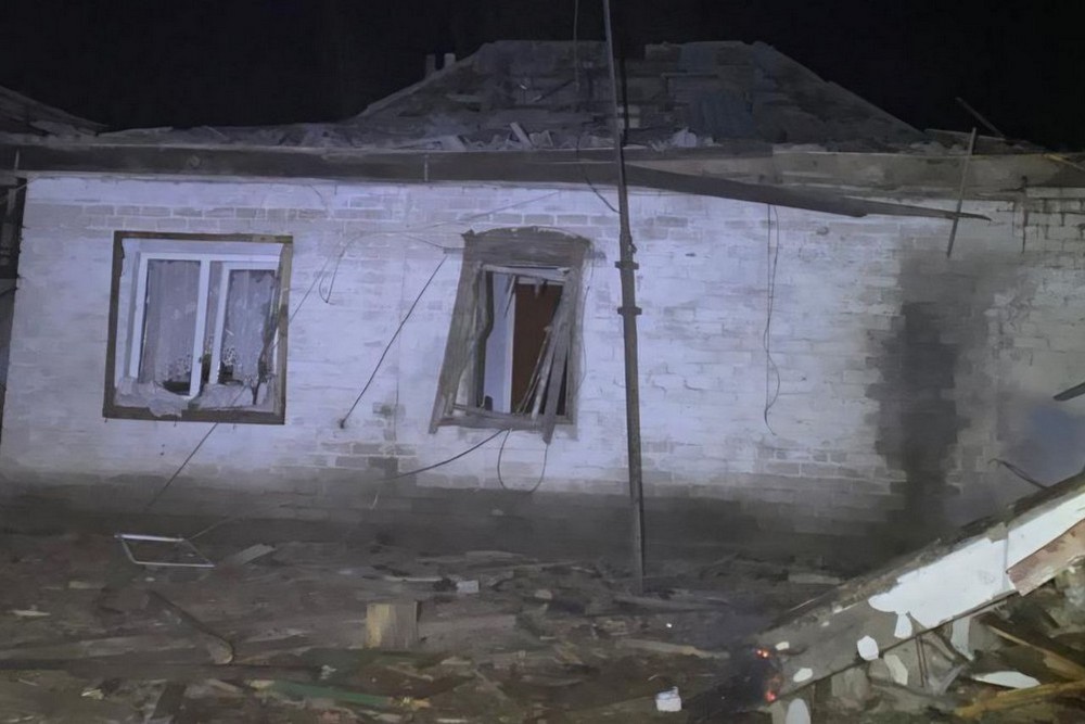 Ворог вдарив по Нікопольщині і Синельниківщині: горіли будинки, знищено авто 1 Ворог вдарив по Нікопольщині і Синельниківщині: горіли будинки, знищено авто