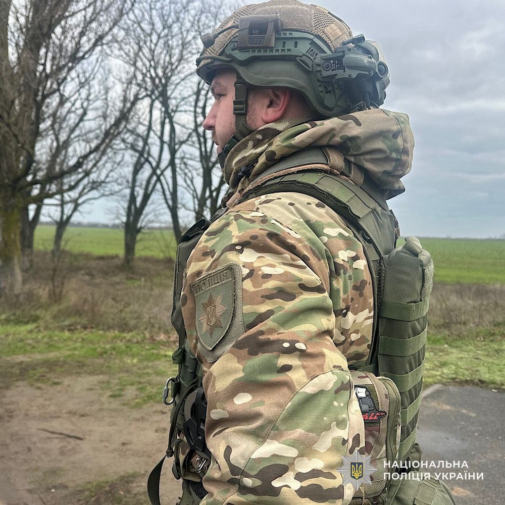 Перенесла два інсульти і не могла виїхати з Нікополя самостійно: «Білі янголи» евакуювали 61-річну жінку з прифронтового міста (відео)