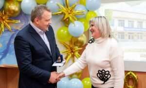 «Раніше ці люди-герої чекали сонця, а тепер – туманів і злив, бо не літають FPV-дрони» - Микола Лукашук відвідав Нікополь