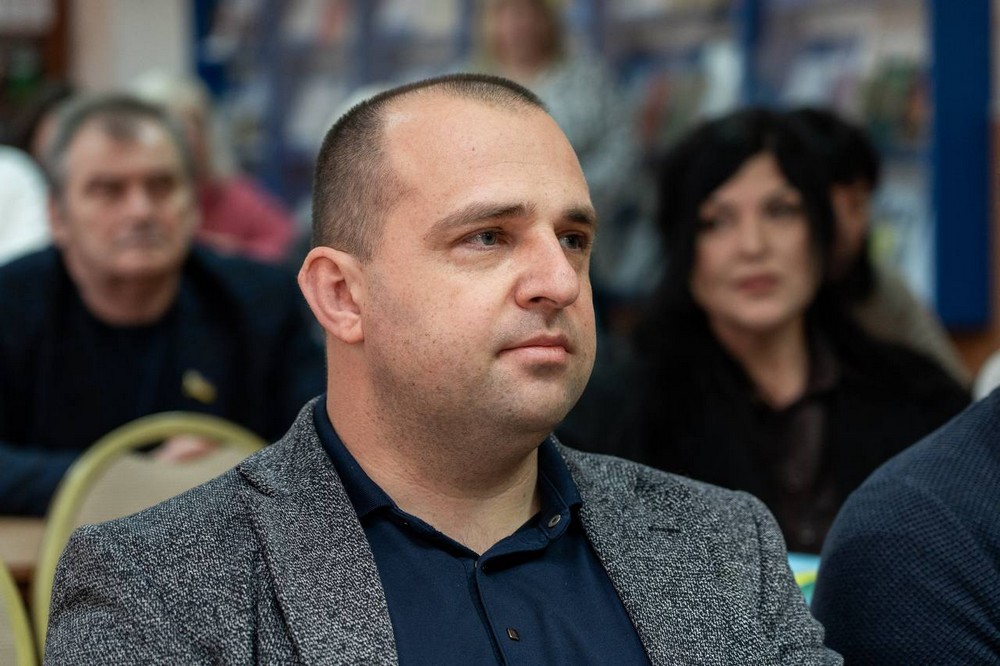 «Раніше ці люди-герої чекали сонця, а тепер – туманів і злив, бо не літають FPV-дрони» - Микола Лукашук відвідав Нікополь «Раніше ці люди-герої чекали сонця, а тепер – туманів і злив, бо не літають FPV-дрони» - Микола Лукашук відвідав Нікополь