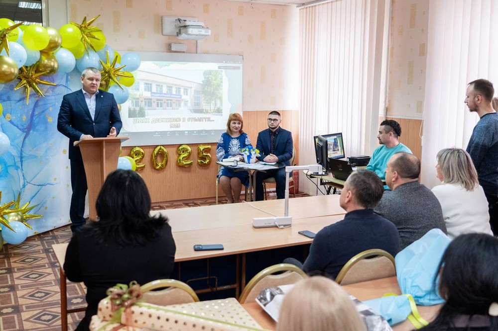 «Раніше ці люди-герої чекали сонця, а тепер – туманів і злив, бо не літають FPV-дрони» - Микола Лукашук відвідав Нікополь «Раніше ці люди-герої чекали сонця, а тепер – туманів і злив, бо не літають FPV-дрони» - Микола Лукашук відвідав Нікополь