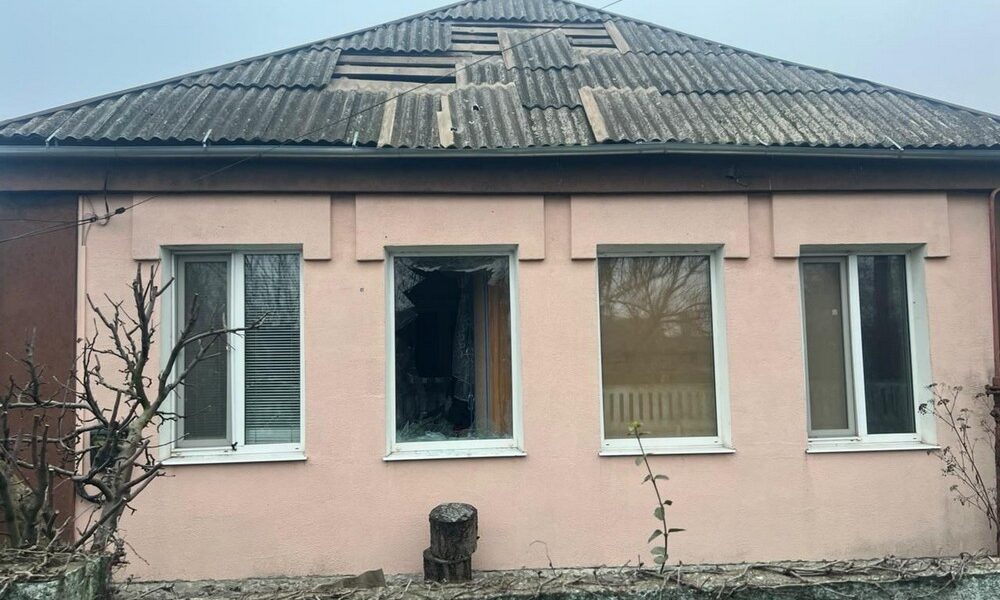 У Нікополі і районі побито будинки та АЗС, під атакою БпЛА було Криворіжжя, російський КАБ впав на Синельниківщині