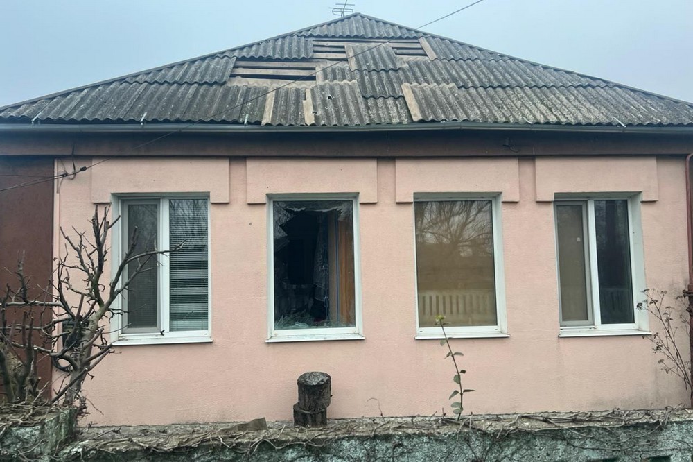 У Нікополі і районі побито будинки та АЗС, під атакою БпЛА було Криворіжжя, російський КАБ впав на Синельниківщині