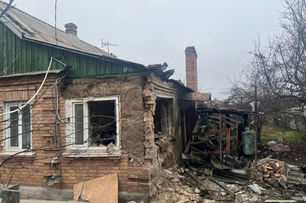 У Нікополі і районі побито будинки та АЗС, під атакою БпЛА було Криворіжжя, російський КАБ впав на Синельниківщині