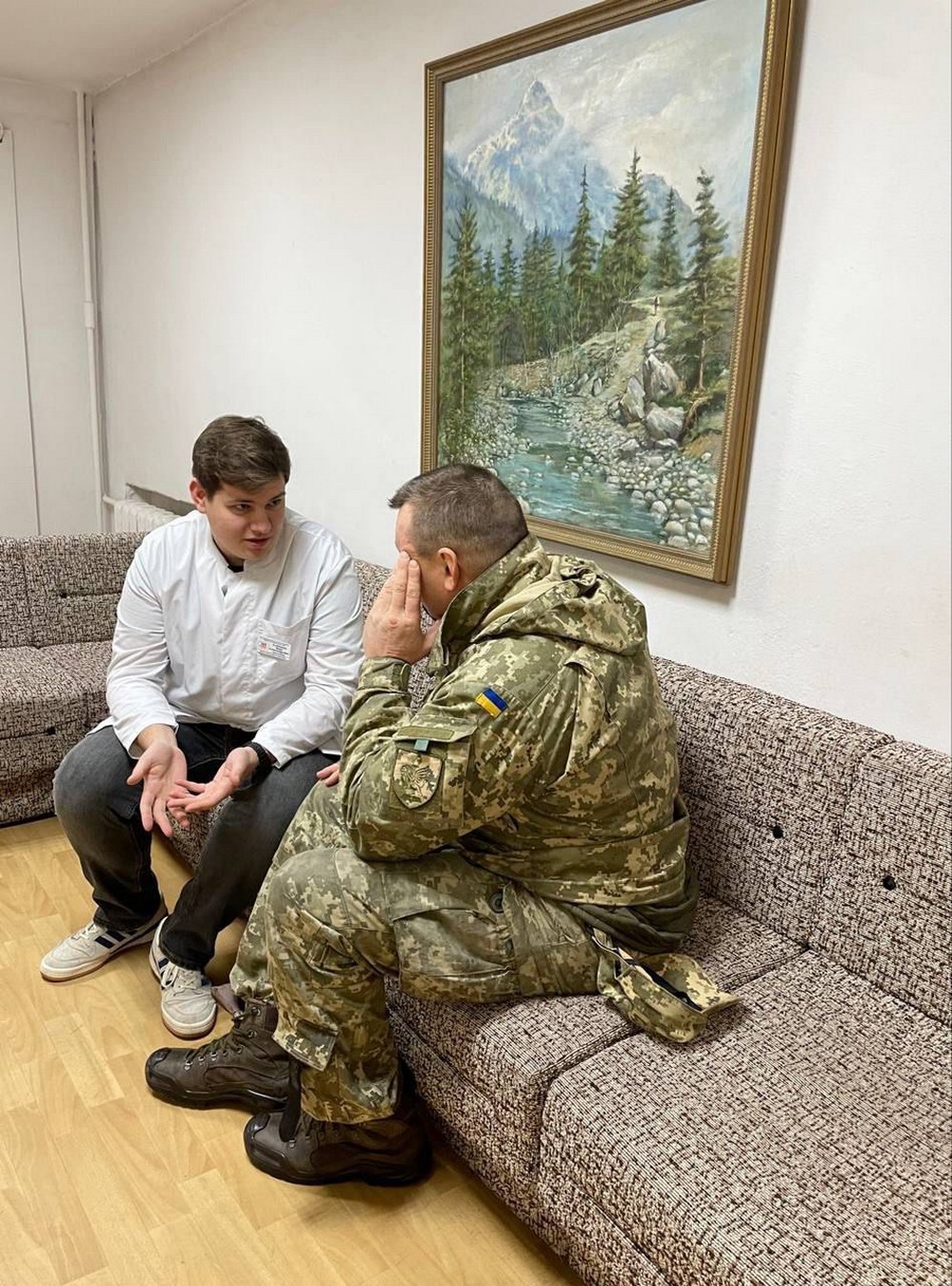 Збирав останки рідного дядька в пакет та самотужки ховав: у лікарні Дніпрі допомагають військовому, який отримав важкі психологічні травми