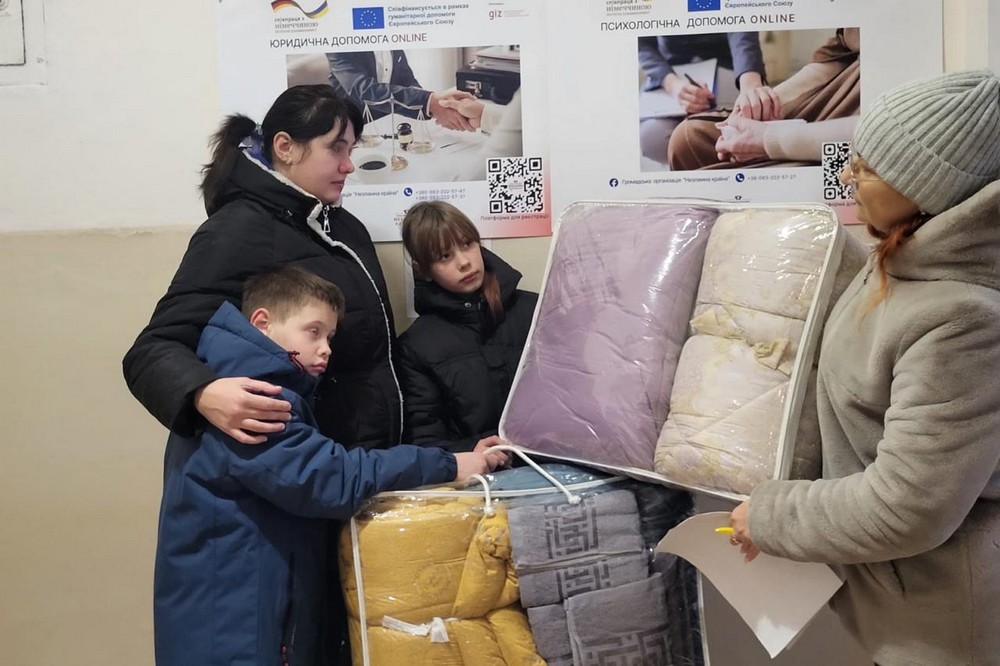 У Нікополі діти з особливими потребами отримали набори постільної білизни (фото)