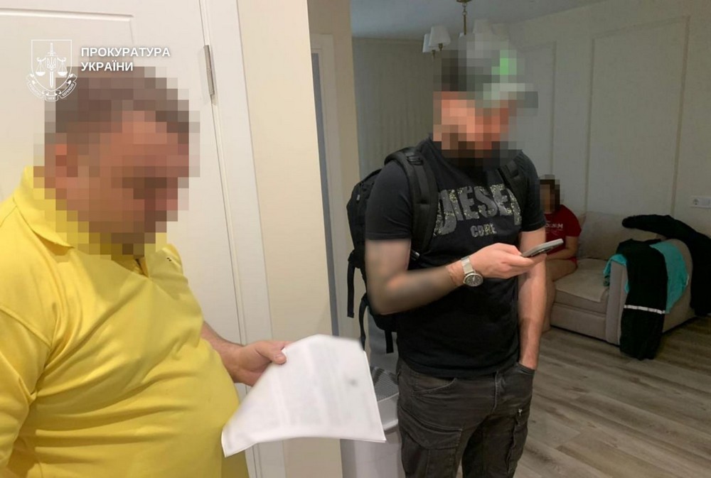 Крали мільйонами на відновленні житла після обстрілів: посадовцю міськради Дніпра оголошено про підозру