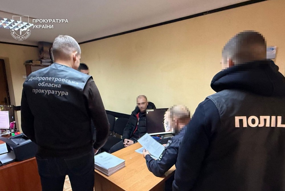 Крали мільйонами на відновленні житла після обстрілів: посадовцю міськради Дніпра оголошено про підозру